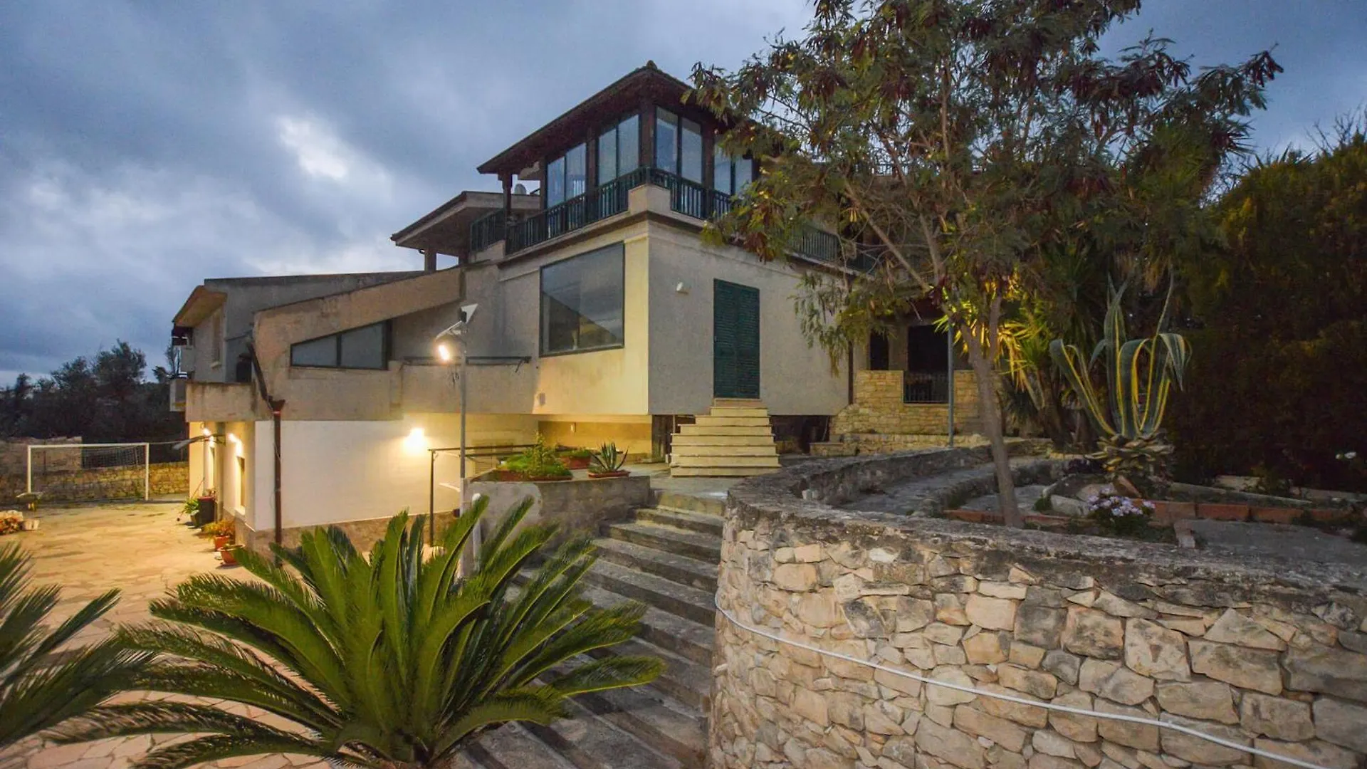 Amazing Apartment In Comiso With Swimming Pool